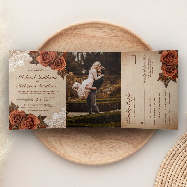 Convite Com Dobra Tripla Casamento Rustic Earthy Burlap Dusty Terracotta Ro (Criador carregado)