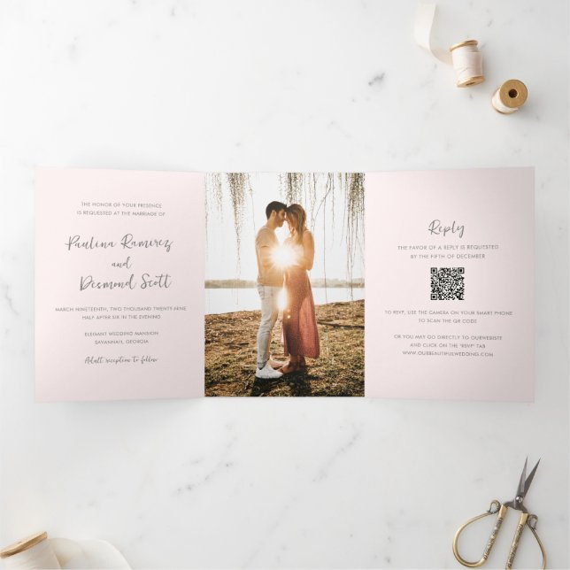 Convite Com Dobra Tripla Casamento Simples Código QR Rosa Moderno (Dentro)