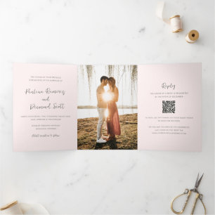 Convite Com Dobra Tripla Casamento Simples do Código QR Rosa Moderno