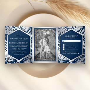 Convite Com Dobra Tripla Casamento Tropical com Palma em Azul Naval e Folha