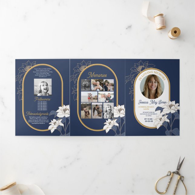 Convite Com Dobra Tripla Celebração Obituária do Marinho de Flores de Foto  (Fora)