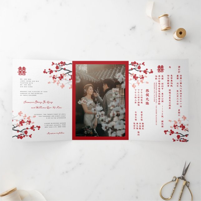 Convite Com Dobra Tripla Cherry Blossoms Foto do Casamento Bilíngue Chinês (Dentro)