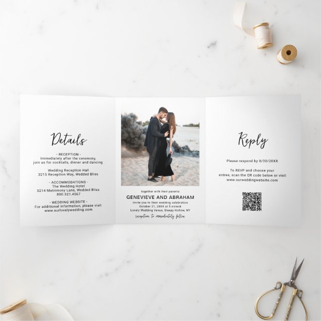Convite Com Dobra Tripla Código QR de Foto Preta e Branca Limpa Casamento M (Dentro)