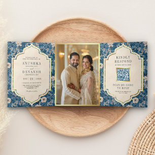 Convite Com Dobra Tripla Código QR de Padrão Floral Azul Vintage Casamento