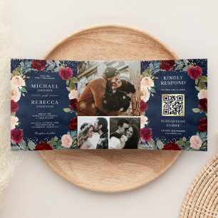 Convite Com Dobra Tripla Código QR Floral de Pêssego Borgonha Casamento Azu