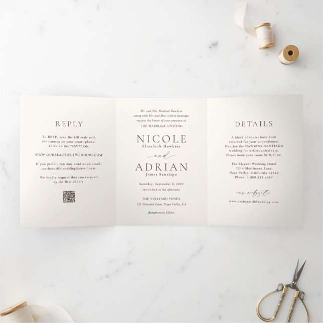 Convite Com Dobra Tripla Código QR Marfim Clássico Casamento Elegante (Dentro)