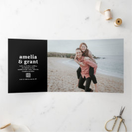 Convite Com Dobra Tripla Código QR Preto de Fonte Retro Foto Casamento Mode