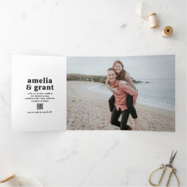 Convite Com Dobra Tripla Código QR Preto e Branco de Foto de Casamento com