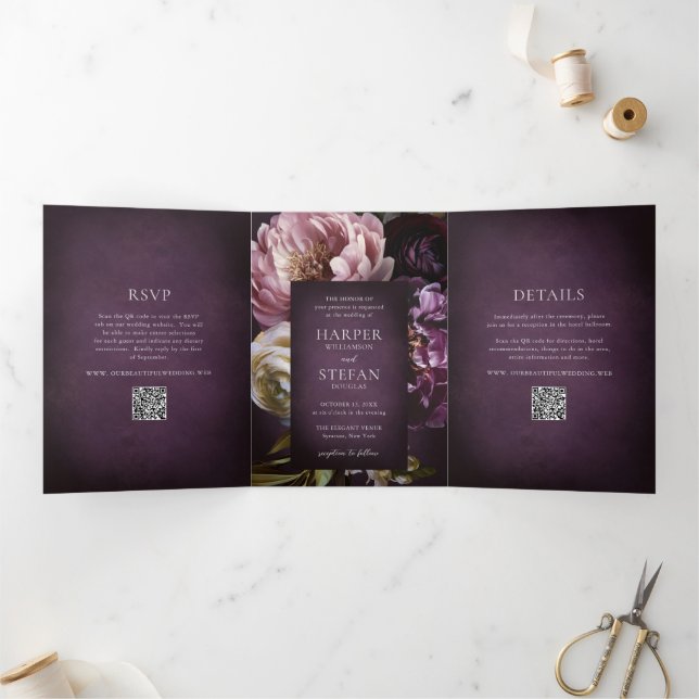 Convite Com Dobra Tripla Elegant Maximalist Purple Floral QR Code Wedding (Dentro)