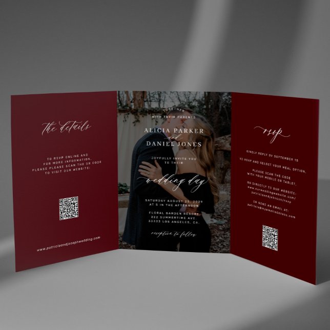 Convite Com Dobra Tripla Elegant photo burgundy wedding RSVP details QR (Criador carregado)