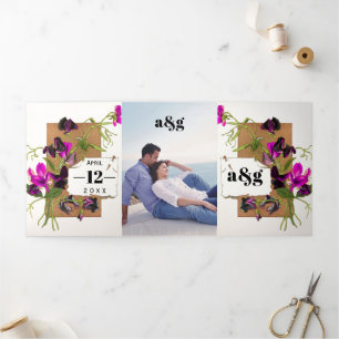 Convite Com Dobra Tripla Ervilha-rosa-vindima e iniciais Casamento floral