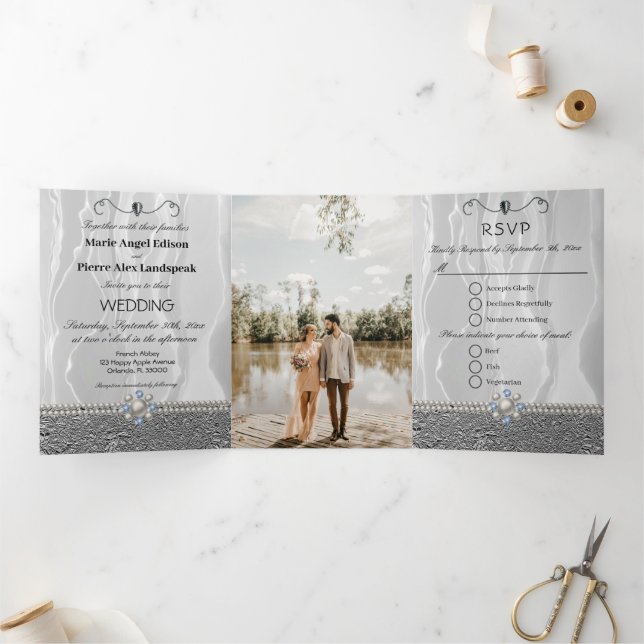 Convite Com Dobra Tripla Folha branca de seda e prata e pérolas e diamantes (Dentro)