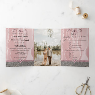 Convite Com Dobra Tripla Folhas e Pérolas de Rosa, Seda e Prata, Diamante T