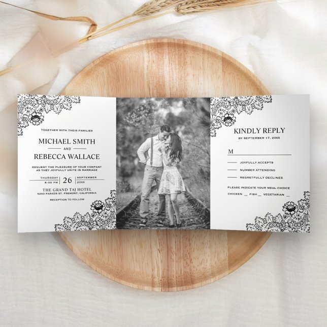 Convite Com Dobra Tripla Foto de casamento com renda branca e preta (Criador carregado)