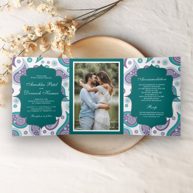 Convite Com Dobra Tripla Foto de casamento estilo indiano com paisley azul  (Criador carregado)