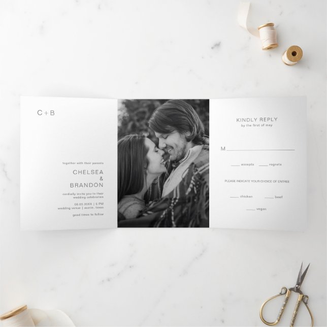 Convite Com Dobra Tripla Foto Monograma Cinza Casamento Moderno (Dentro)