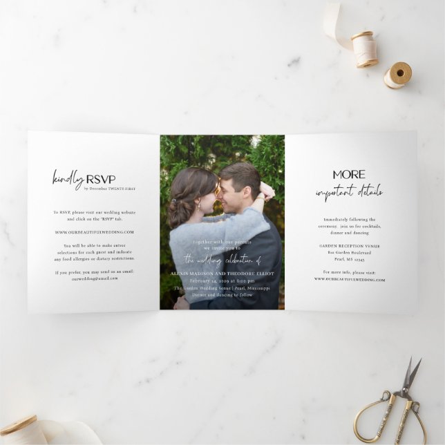 Convite Com Dobra Tripla Foto Preto e Branco Chic Casamento Moderno (Dentro)