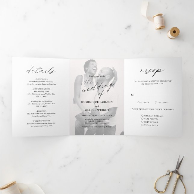 Convite Com Dobra Tripla Fotografia de Caligrafia Elegante Casamento Modern (Dentro)
