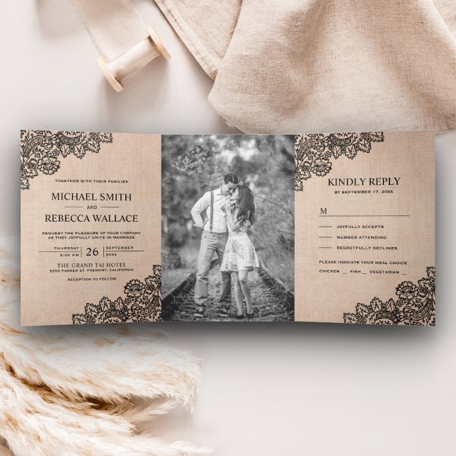 Convite Com Dobra Tripla Fotos de Casamento Rústico em Sacaria e Renda Pret (Criador carregado)