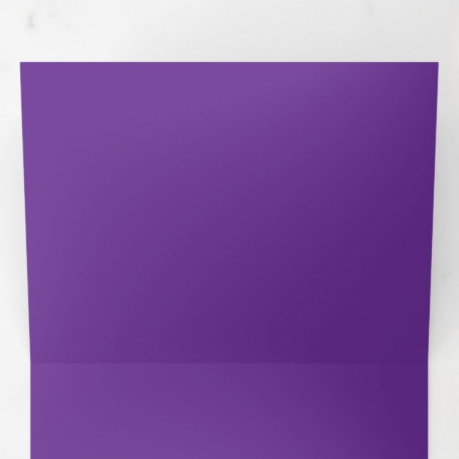 Convite Com Dobra Tripla Fundo Rich Rich Purple | Design de Negrito Mínimo (Dentro primeiro)