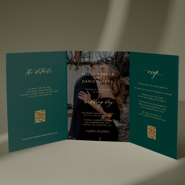Convite Com Dobra Tripla Gold emerald green photo wedding RSVP details QR (Criador carregado)