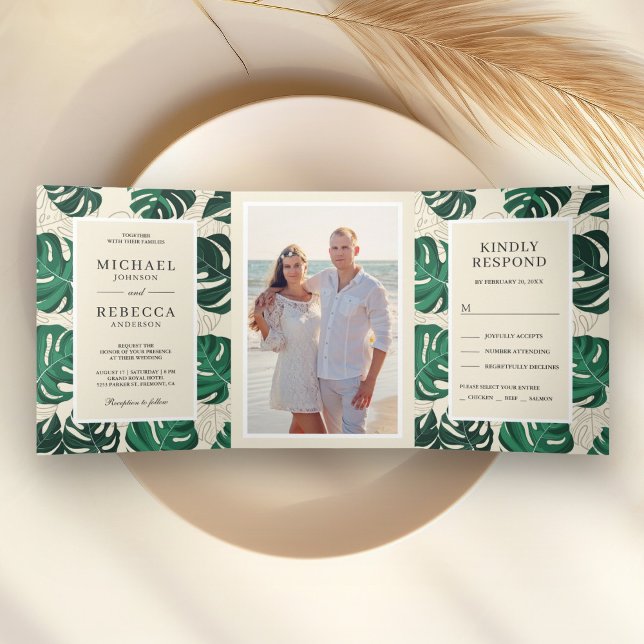 Convite Com Dobra Tripla Monstera Tropical Verde e Beige deixa casamento (Criador carregado)