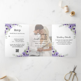 Convite Com Dobra Tripla na moda de casamento de fotos florais roxas com gu