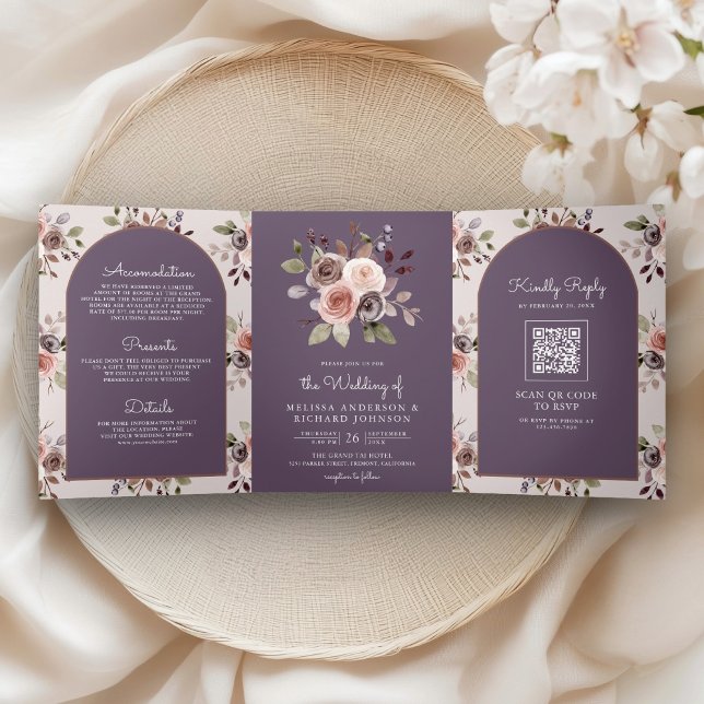 Convite Com Dobra Tripla Neutral Taupe Floral QR Code Dusty Purple Wedding (Criador carregado)