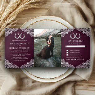 Convite Com Dobra Tripla Plum Purple Wood Horsferes Lace Foto de Casamento