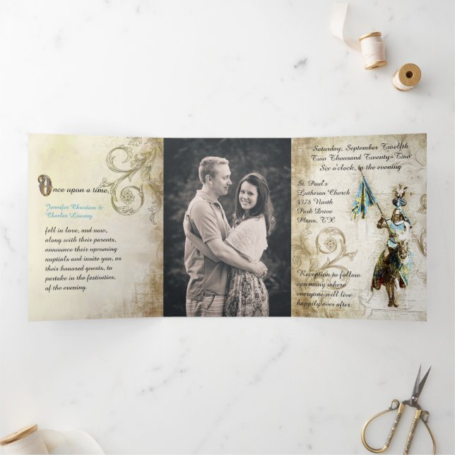 Convite Com Dobra Tripla Renaissance Fairytale Wedding Photo (Dentro)