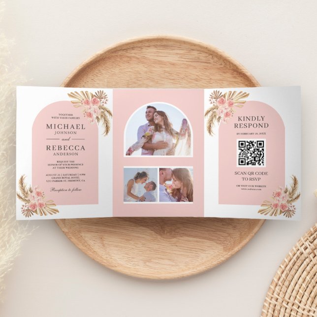 Convite Com Dobra Tripla Rosas Rosa Bege Arco de Pampas Código QR Casamento (Criador carregado)