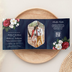 Convite Com Dobra Tripla Rosas Vermelhas Magnólia Branca Código QR Azul Mar
