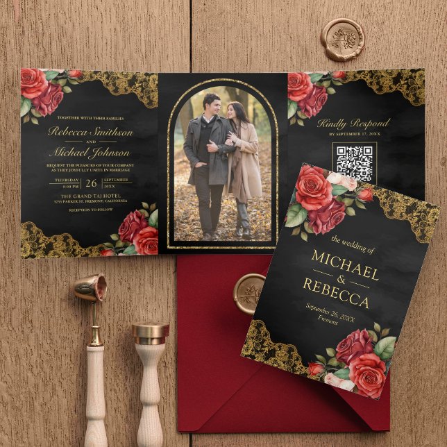 Convite Com Dobra Tripla Rosas Vermelhas Renda Dourada Código QR Preto Foto (Criador carregado)