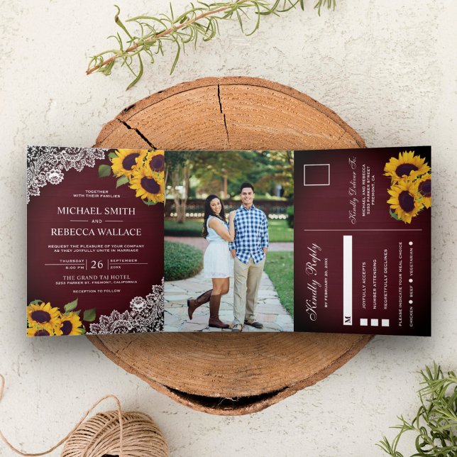 Convite Com Dobra Tripla Rustic Burgundy Wood Lace Sunflower Photo (Criador carregado)