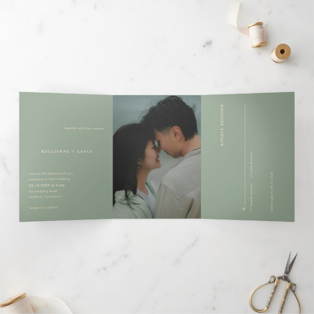 Convite Com Dobra Tripla Sage Green Simple Photo Modern Wedding (Dentro)
