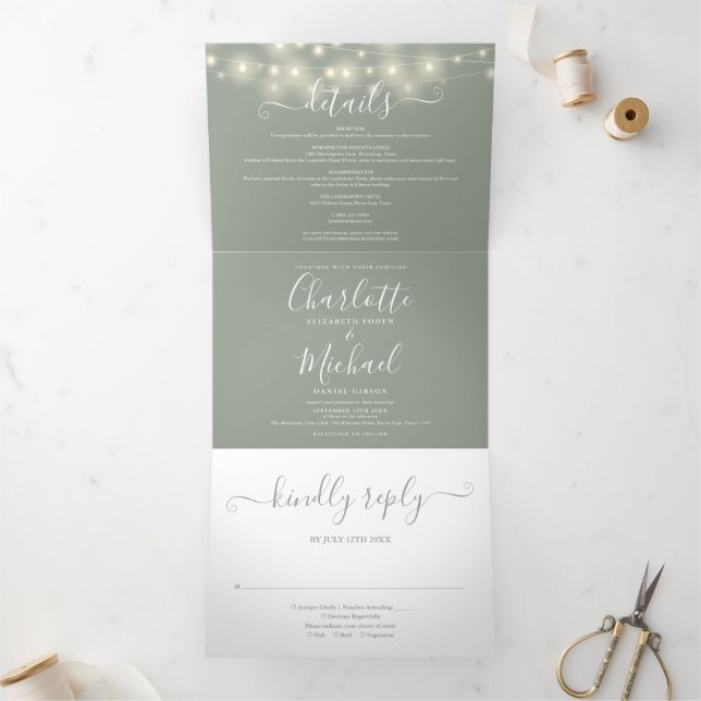 Convite Com Dobra Tripla Sage Green String Lights Script Casamento Monogram (Dentro)