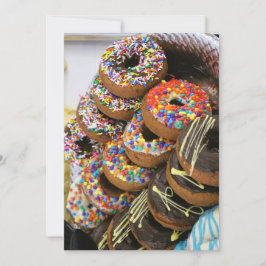 Convite com donuts na frente
