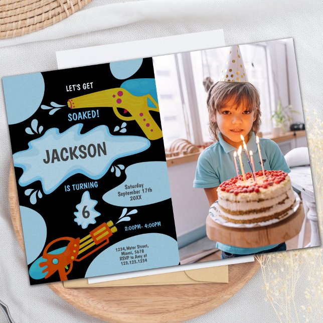 Convite Convidações de Armas Azuis Negra com Foto (Black Blue Water Gun Invitations with photo)