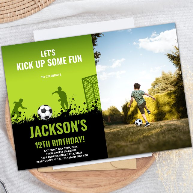 Convite Convidado do Partido Esportivo para Crianças Perso (Green Black Soccer Birthday Invitations w photo)