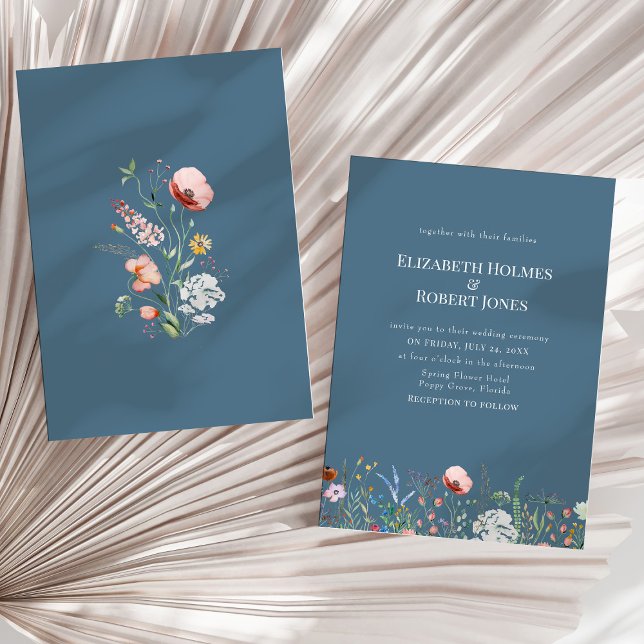 Convite Convocação para Casamento Dusty Blue Boho Wildflow (Dusty Blue Boho Wildflower Wedding Invitation on a sunny neutral dry palm leaf.)