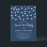 Convite Corda Whimsical Luzes Marinho Azul Doce 16 Festa<br><div class="desc">Convide a família e os amigos para o seu evento com este doce e mesquinho convite de dezesseis pessoas que apresenta luzes de cordas brancas suspensas sobre fundo azul marinho. Personalize adicionando nomes, hora, data, local e outros detalhes do evento. Este convite de cordas é perfeito para doces dezesseis festas....</div>