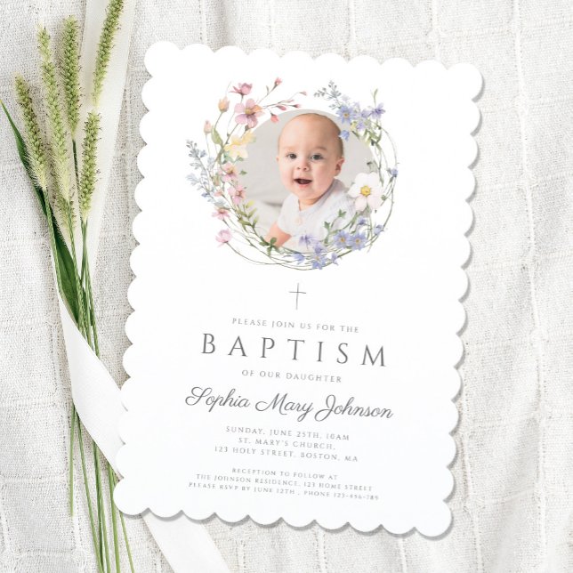 Convite Coroa de Flores Silvestres Menina Batismo Foto (Floral Wildflowers Wreath Girl Baptism Photo Invitation)