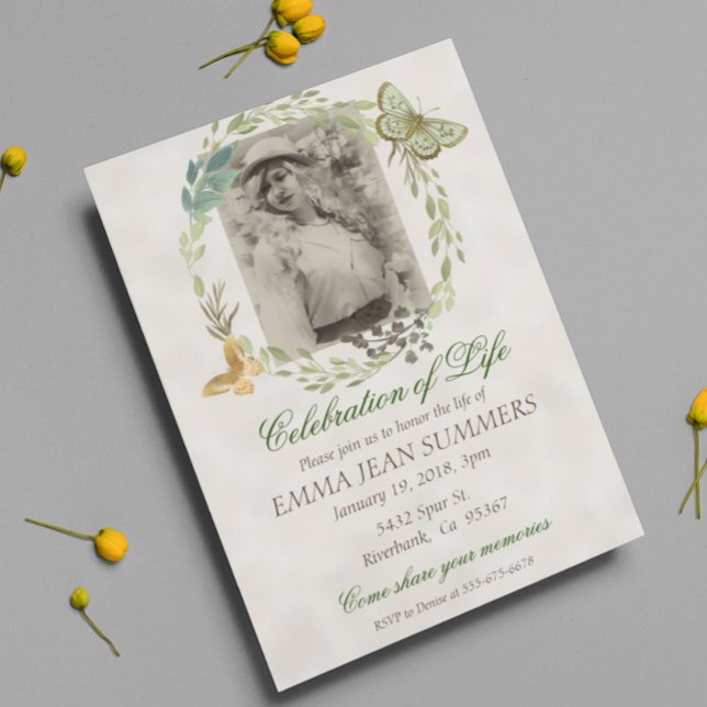 Convite Coroa de Folhagens com Borboletas para Celebração  (Criador carregado)