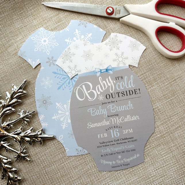 Convite Corte seu próprio biquinho de macarrão azul Floco  (Snowflake winter baby boy shower DIY bodysuit shape invitation, blue & gray, printed ribbon bow)