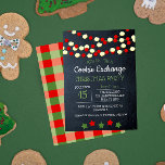 Convite Cranberry e pipoca Russo Chalkboard Natal<br><div class="desc">Recapture aquela sensação rústica de Natal em casa com estes convites da Cookie Exchange com cordas de amoras e pipocas com um padrão de gingham vermelho e verde nas costas. Cada campo é perfeitamente personalizável para dizer exatamente o que você quer!</div>