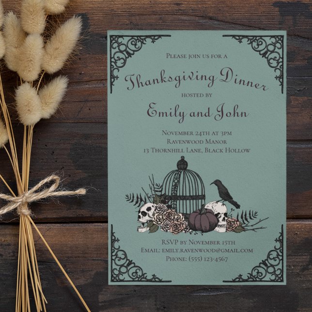 Convite Crânios Góticos, Pumpkin E Folga Saem Graças (Elegant Gothic Dinner Invitation in Teal. Skull, Roses, Leaves, Black Raven, Birdcage, Iron Corners)