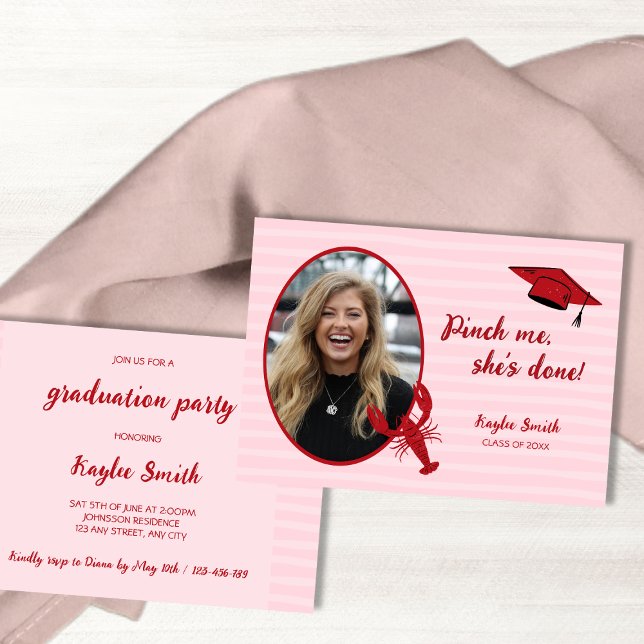 Convite Crawfish Boil Pinch Me Pink & Red Photo Graduação (Crawfish Boil Pinch Me Pink & Red Photo Graduation Invitation)