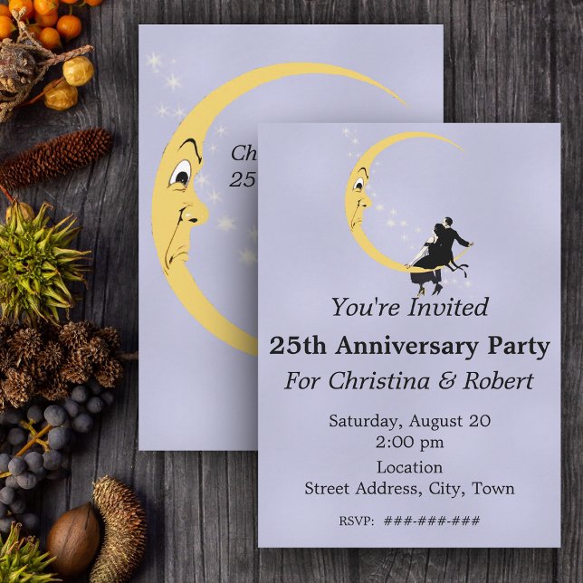 Convite Crescente Lua Face Estrelas Casal Aniversário (Angry cute crescent moon loving couple on blue Anniversary party invitation.)