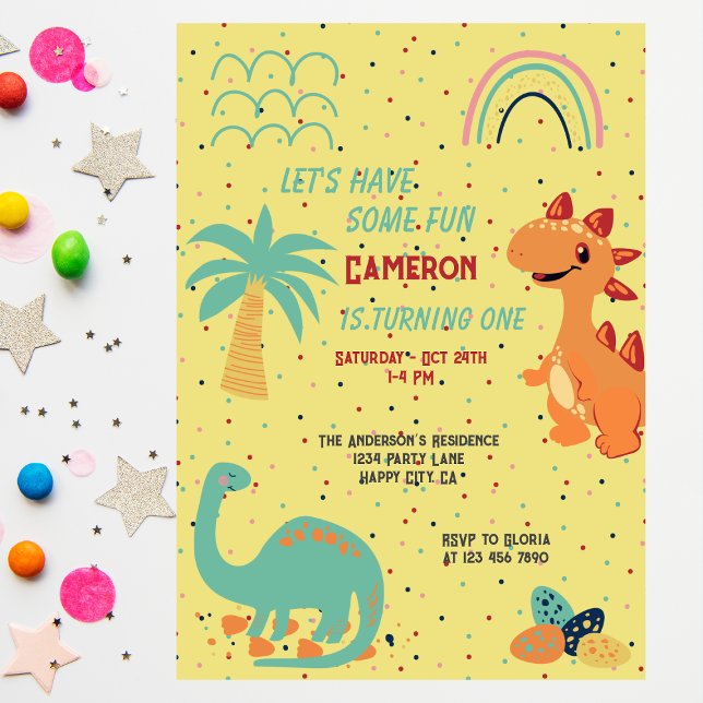 Convite Cute Beige Rainbow Dinosaur 1st Birthday Party (Criador carregado)