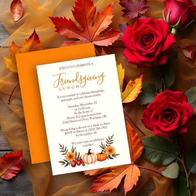 Convite Cute Cozy Autumn Friendsgiving Pumpkins (Cute Cozy Autumn Friendsgiving Thanksgiving Pumpkins Invitation Lunch Party Cards with Back Orange. )